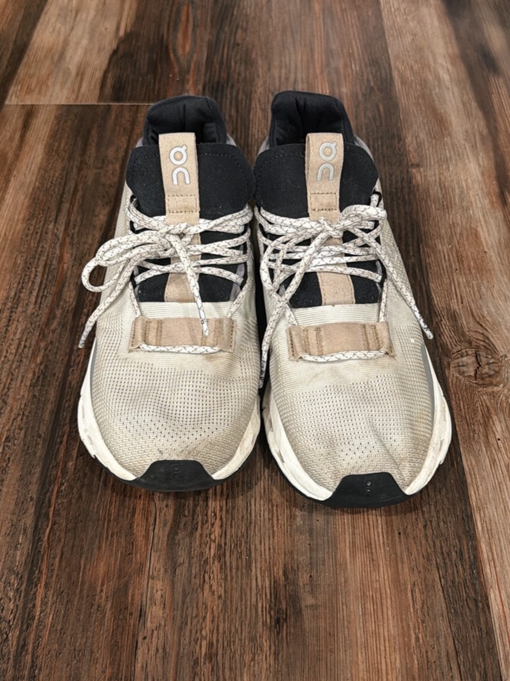 On Running Women’s Sneakers in Beige and Black